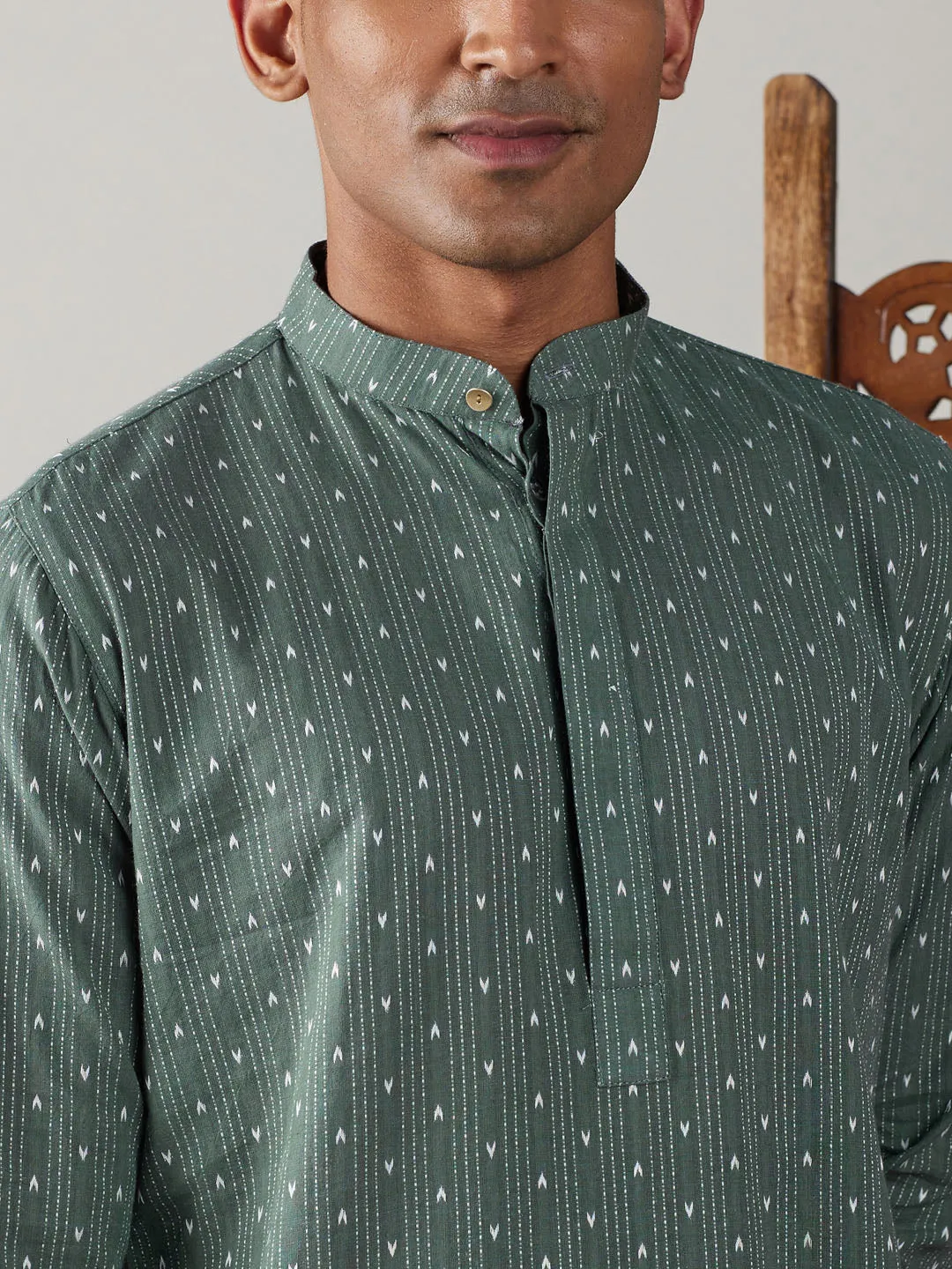 SHVAAS By VASTRAMAY Men's Green cotton Jacquard Kurta