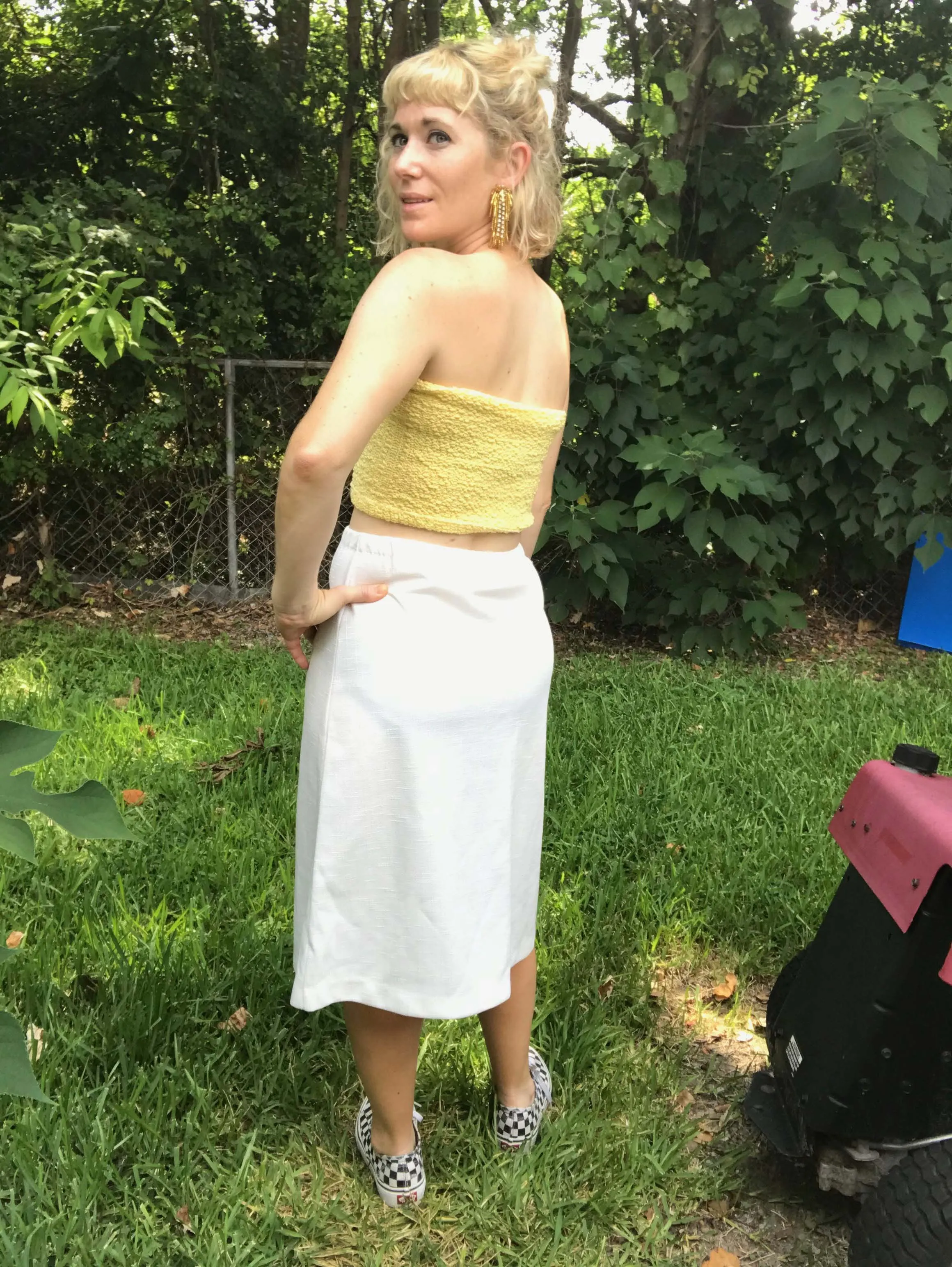 Vintage 70s 80s | White Elastic High Waisted Midi Summer Pencil Skirt | S - M